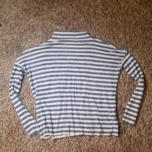 6S9.  Lucky brand sweater (womens)
